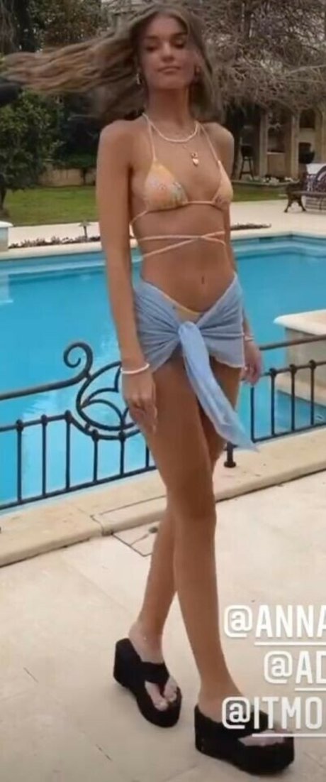 blonde babe onlyfans erotic picture