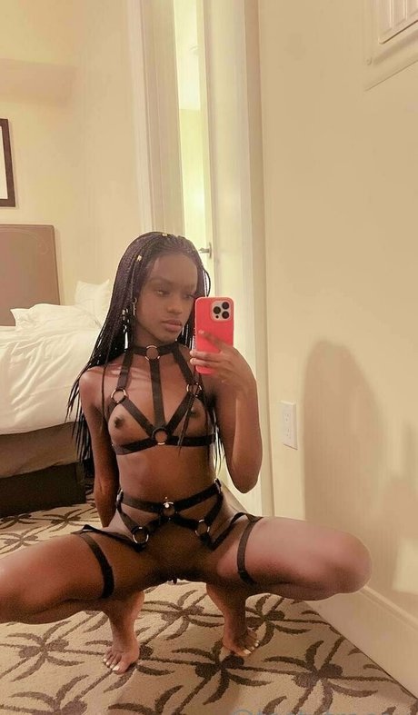 tastytracey18 naked model galleries