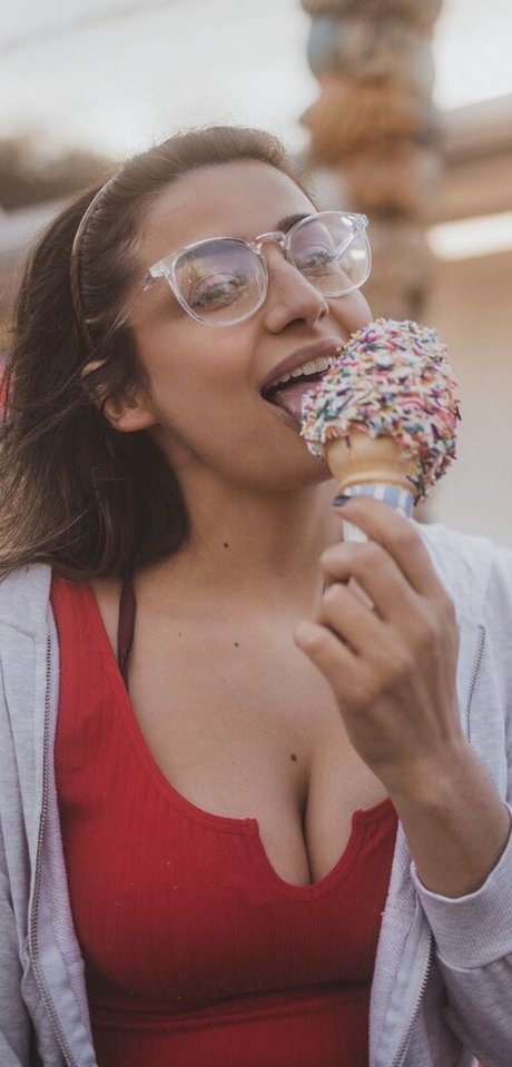 mnufo sexy star images