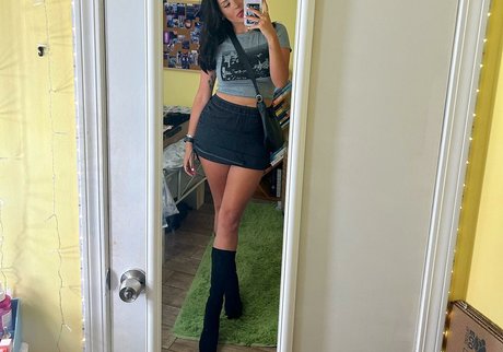 Stef Solari beautiful actress img