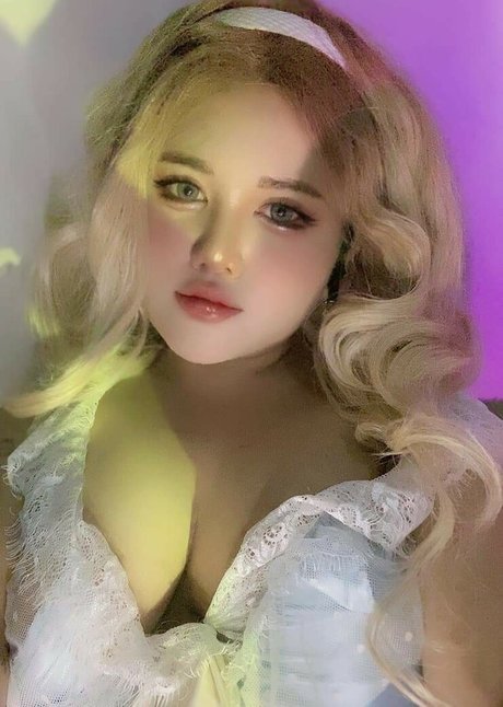 Charlotte LinLin free model pics