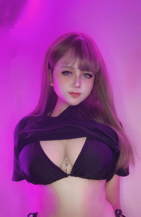 Charlotte LinLin porn model image