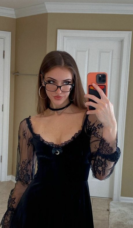 luweazl adult star gallery