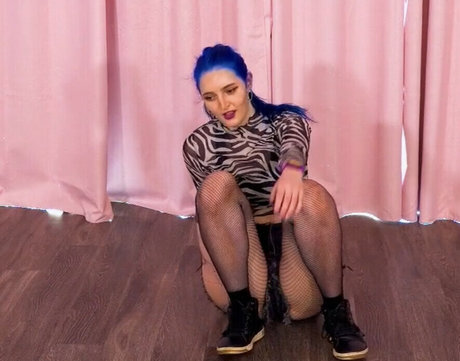 Littlesiha model porn pictures