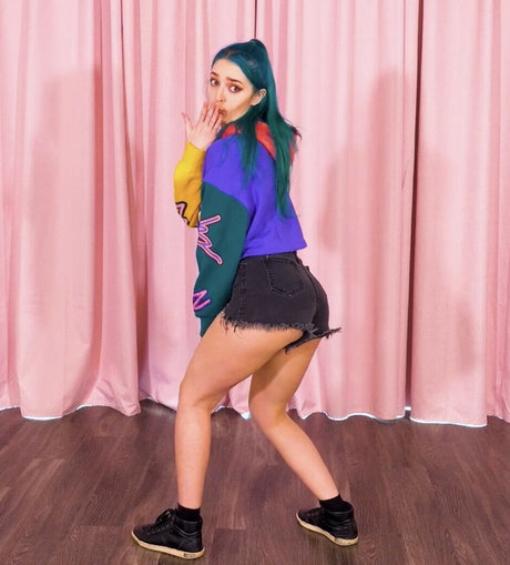 shemale fucks girl onlyfans sexy nude pictures