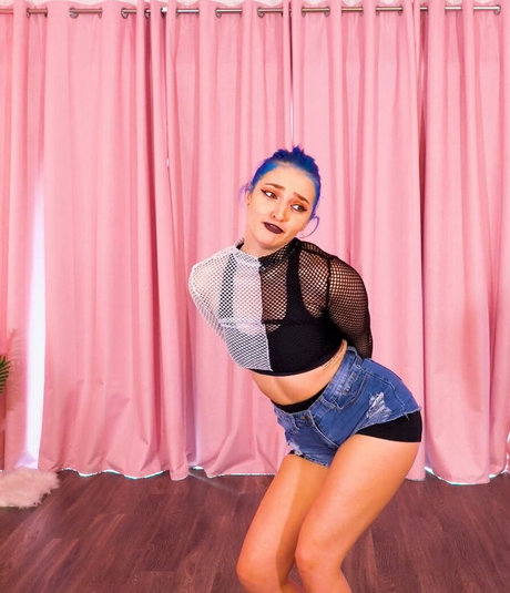 Littlesiha sexy actress img