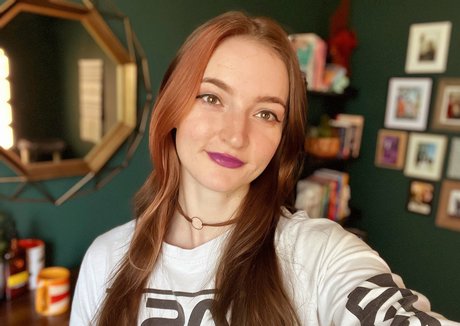 Littlesiha naked star photo