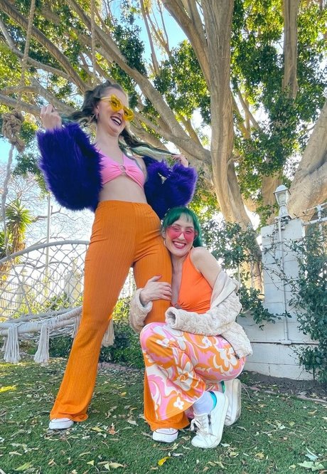 Littlesiha pornstar hot photos