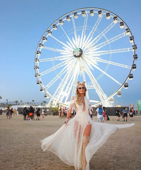 Paris Hilton exclusive star images