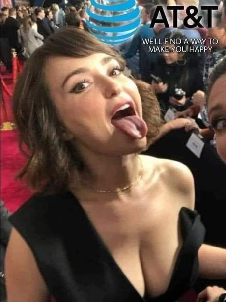 Milana Vayntrub model high quality img