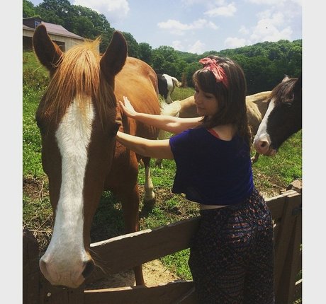 Milana Vayntrub perfect star images