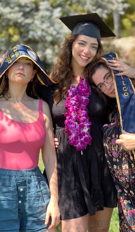 Milana Vayntrub star nude pics