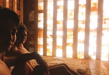 Milana Vayntrub art model pics