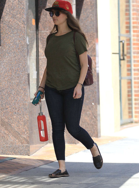 Milana Vayntrub star high quality image