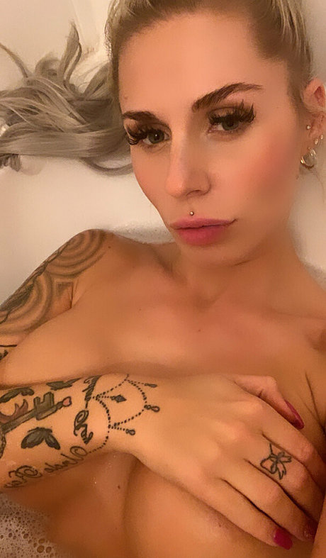 Hotwifey free actress picture