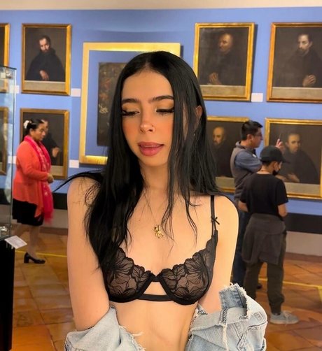 La Nina Fresa model beautiful photos