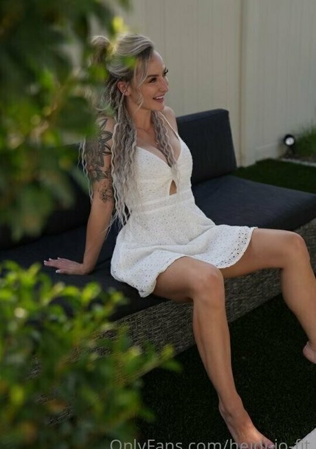 heidi jo fit naked model image