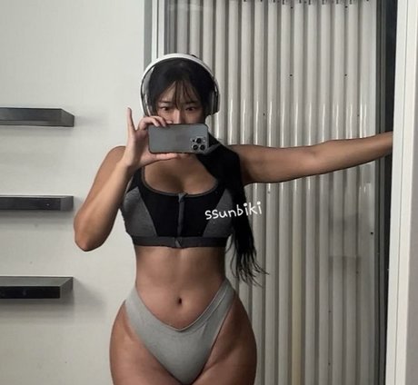 Ssunbiki model pornographic images