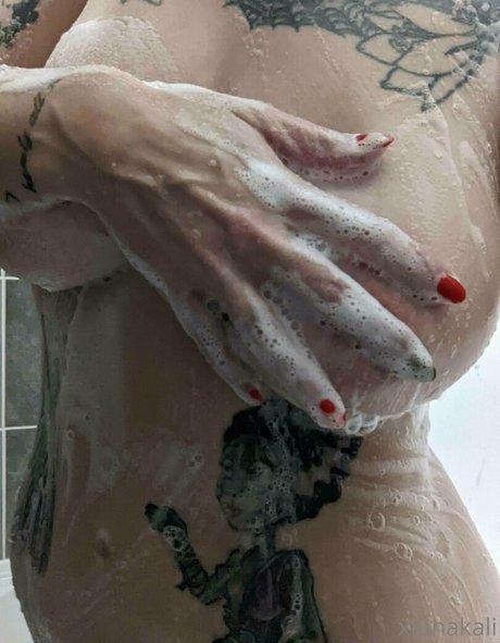 xlunakali model erotic image