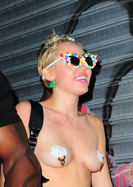 Miley Cyrus free star photo