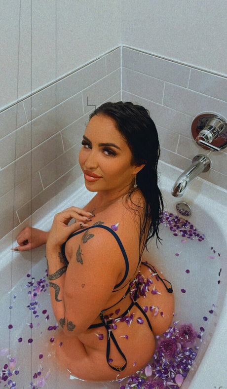 yourfutureexwifey art model picture