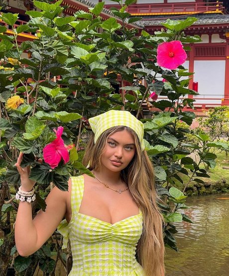 Sofia Jamora star naked images