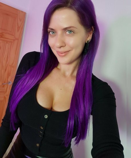 Purplemuffinz xxx model image