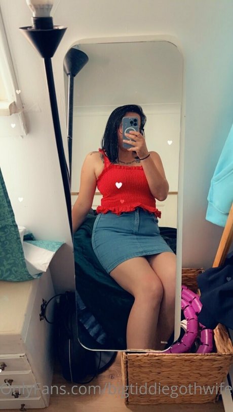 bigtiddiegothwife pornstar hd img