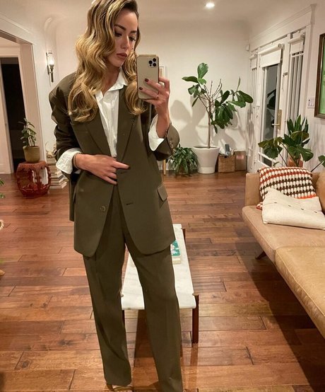 Chloe Bennet adult model galleries