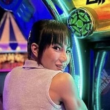 Tina Nguyen star hot pics