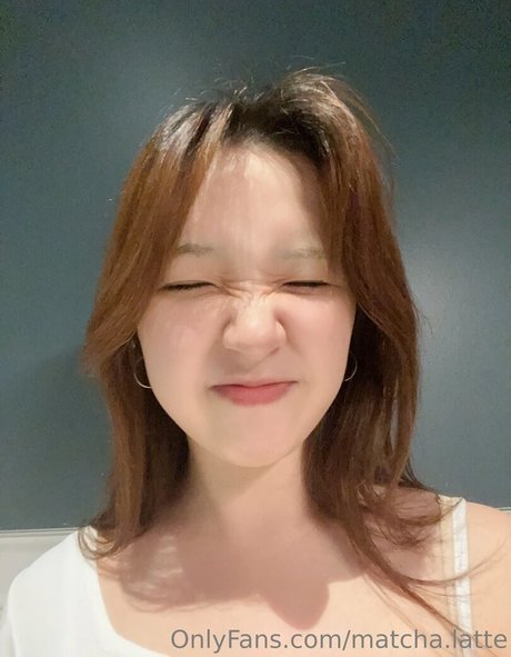 matcha latte hot model pic