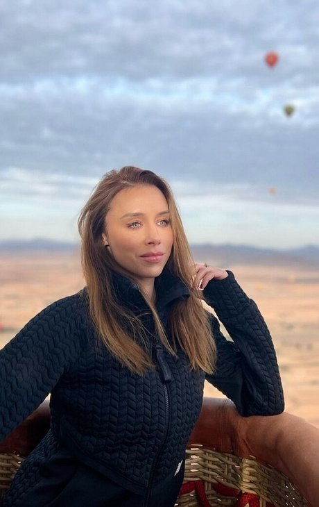 Una Healy star free image