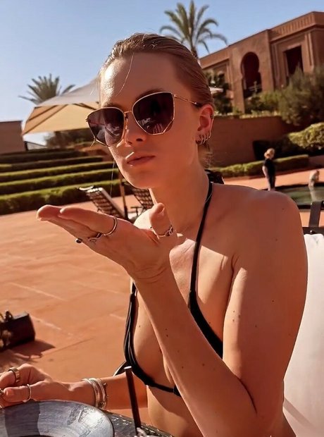 Una Healy pornstar nudes archive