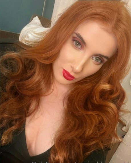 anniechloesworld exclusive star img