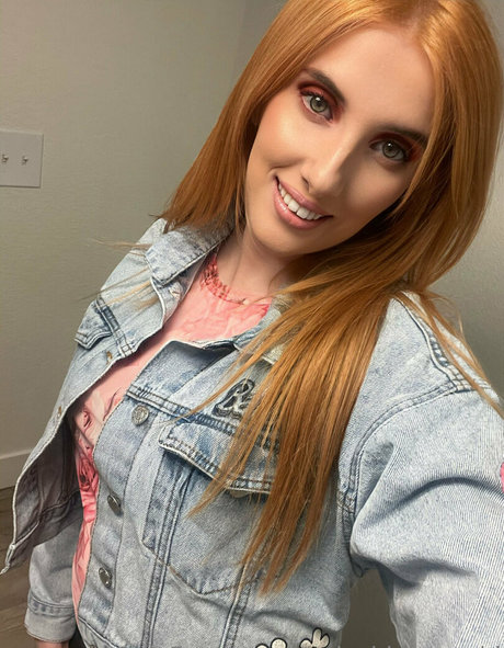 anniechloesworld model art gallery