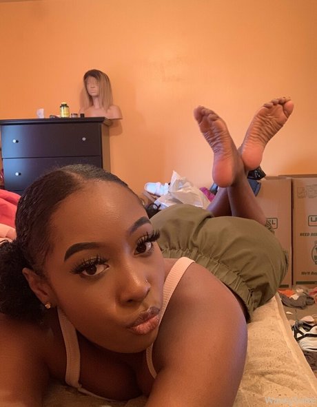 waveysolezz hd actress pic