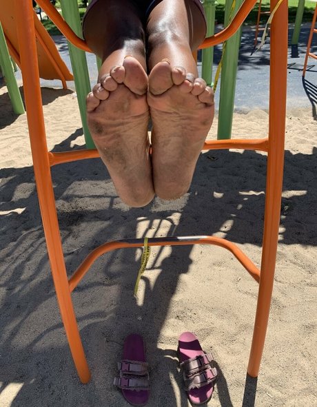 waveysolezz pretty actress photo