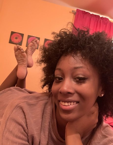 waveysolezz nice actress photo