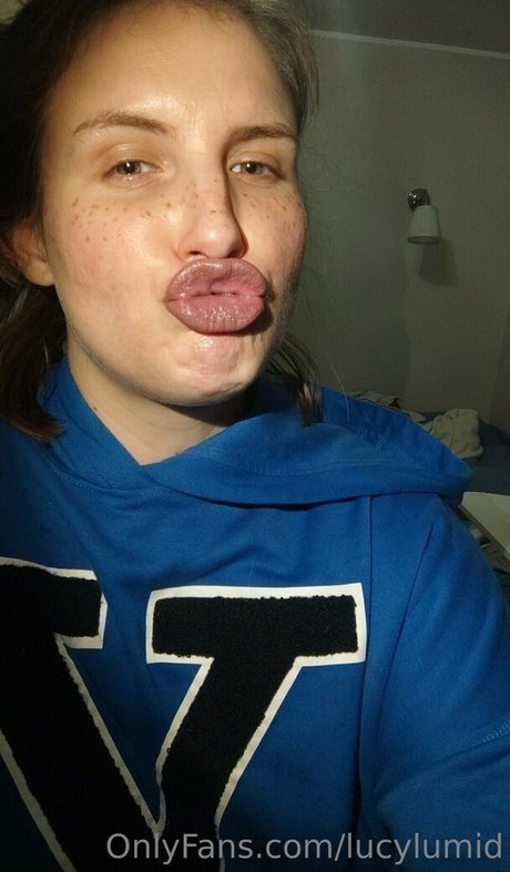 lucylumid high quality pornstar img