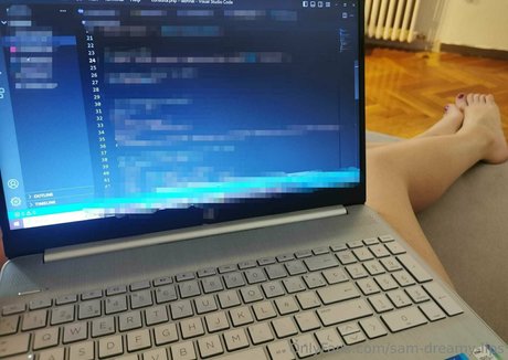 sam dreamy lips model exclusive photos