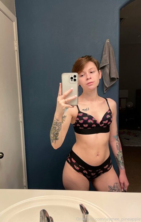 jaymee pineapple nude star pictures