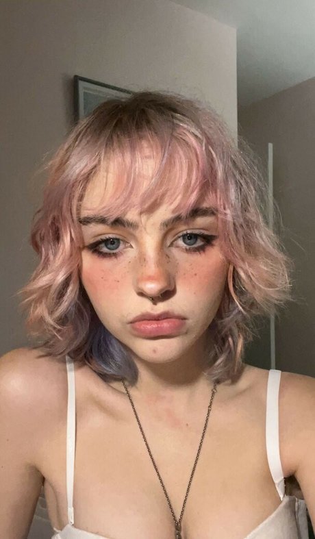 Hadley Nelson model free photo