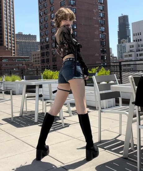 Hadley Nelson model high quality image