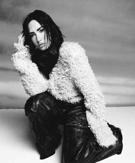 Demi Lovato hd model picture