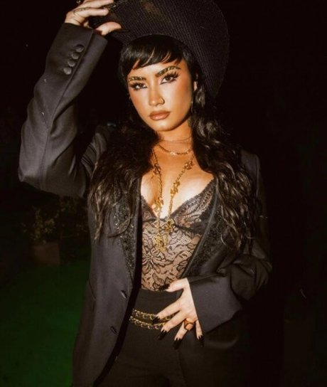 Demi Lovato xxx star images