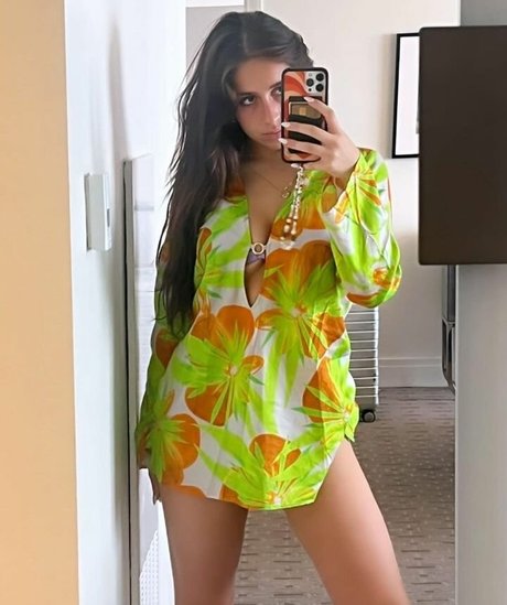 Tate McRae xxx star pic