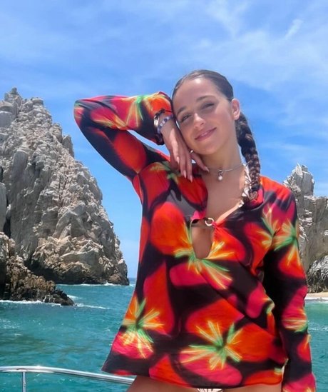 Tate McRae best actress images