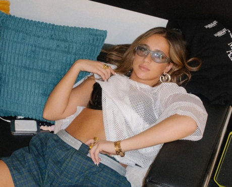 Tate McRae hot pornstar gallery