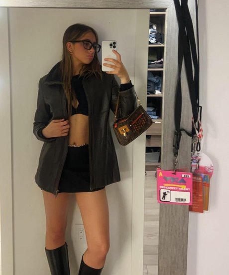 standing fuck onlyfans nude pic