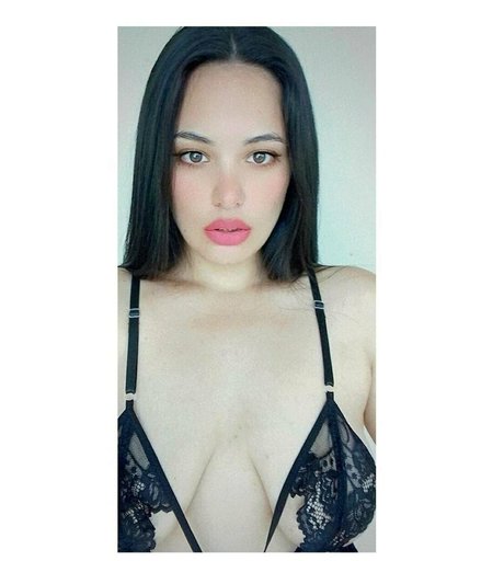 female popular onlyfans art naked image